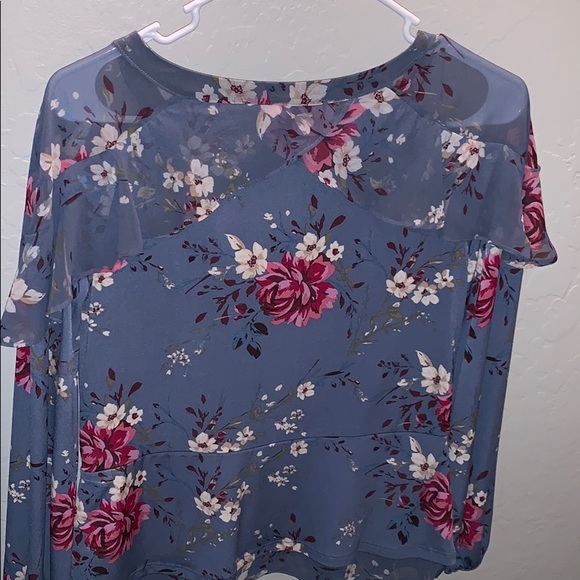 🌻White House Black Market Blouse🌻 - Picture 3 of 4